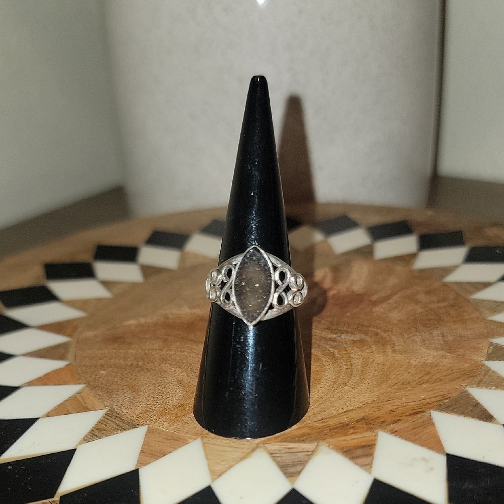 Silver and Black Vintage Filigree Ring Size 7 - Picture 4 of 4